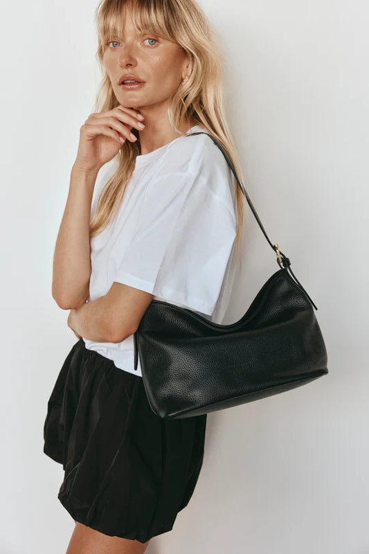 Eden Black Leather Shoulder Bag by Vestirsi