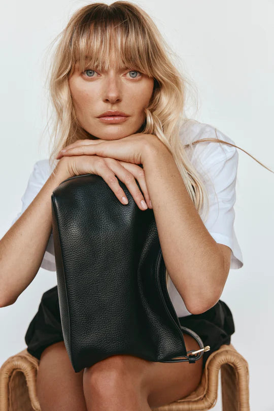 Eden Black Leather Shoulder Bag by Vestirsi