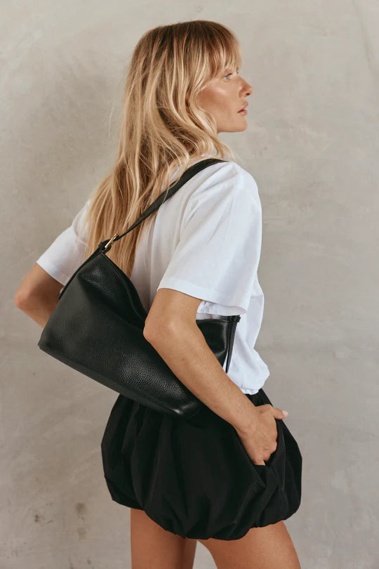 Eden Black Leather Shoulder Bag by Vestirsi