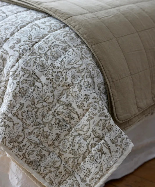 Freya Quilt Taupe - Large